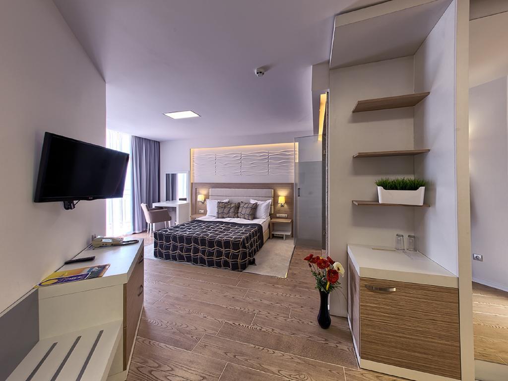 גולדן סנדס Luna Beach Hotel מראה חיצוני תמונה