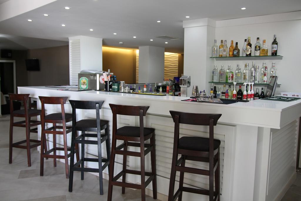 גולדן סנדס Luna Beach Hotel מראה חיצוני תמונה