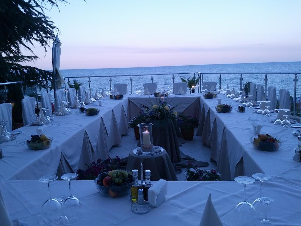 גולדן סנדס Luna Beach Hotel מראה חיצוני תמונה